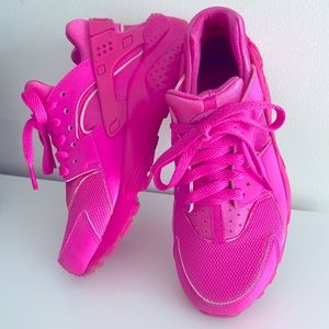 Nike big girl shoes size: 3/4